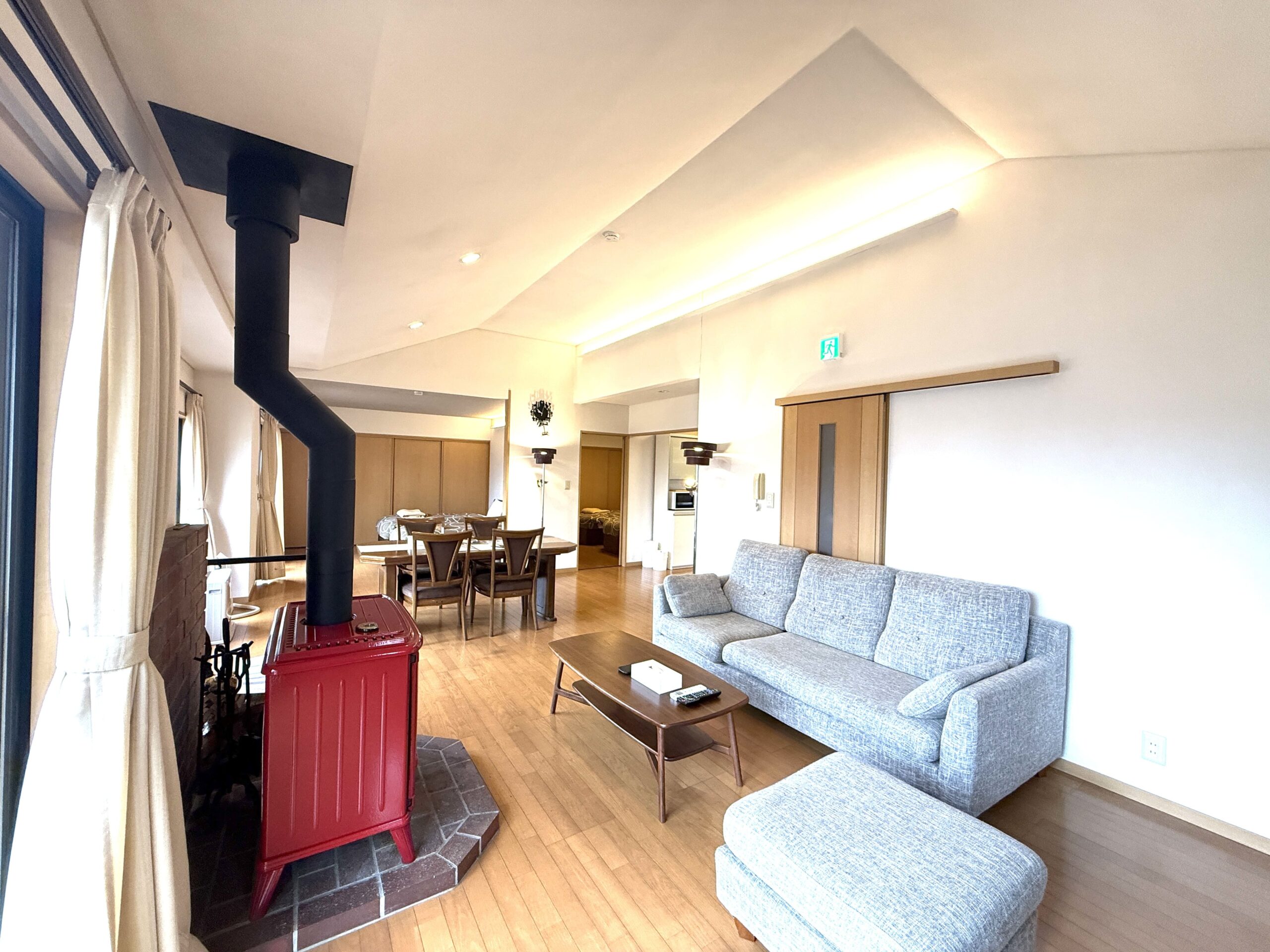 愛犬と森に包まれる、平屋のプライベート空間 - 1