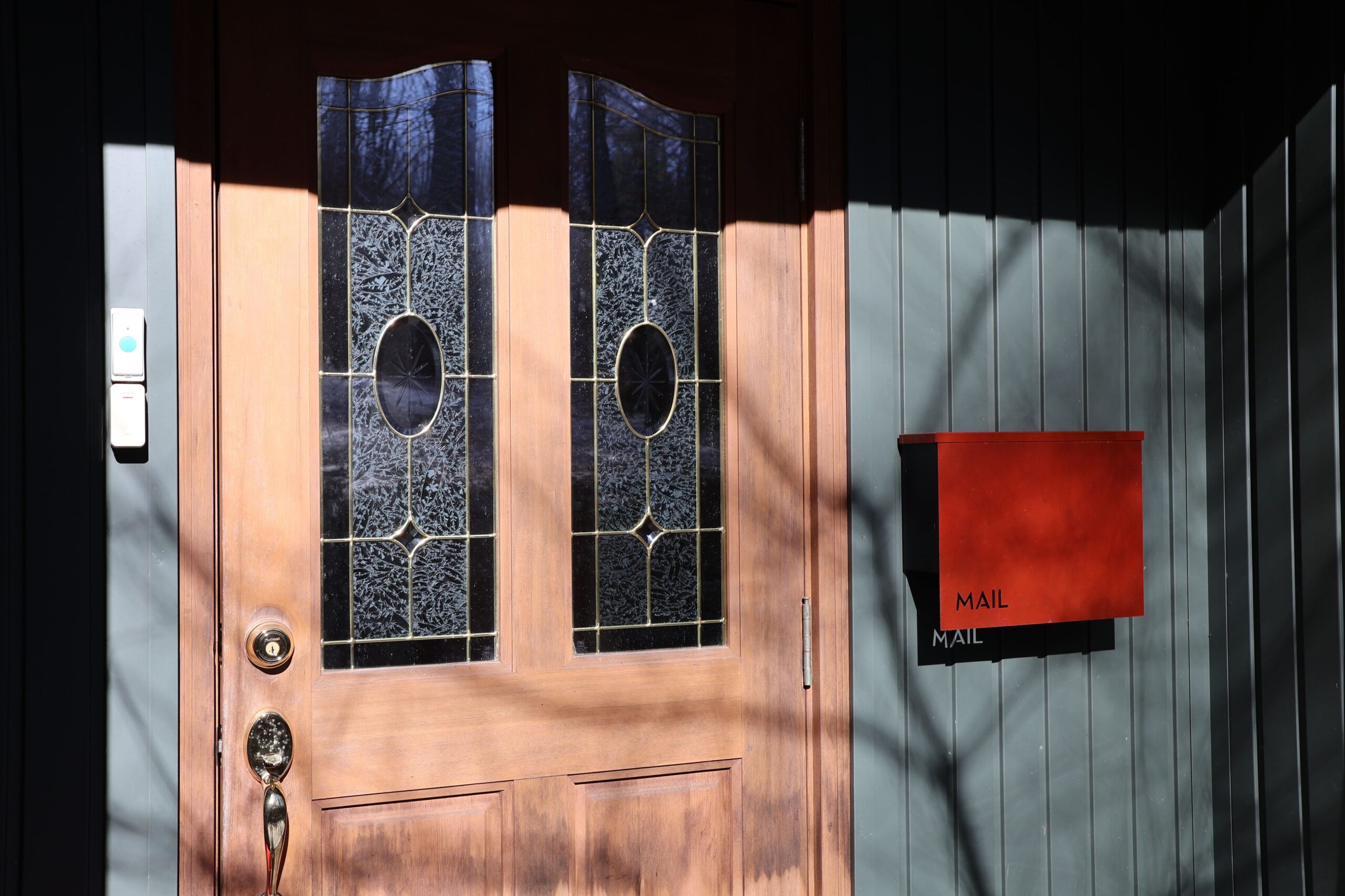 ガラス越しに柔らかな光溢れる開放的な室内 - 3