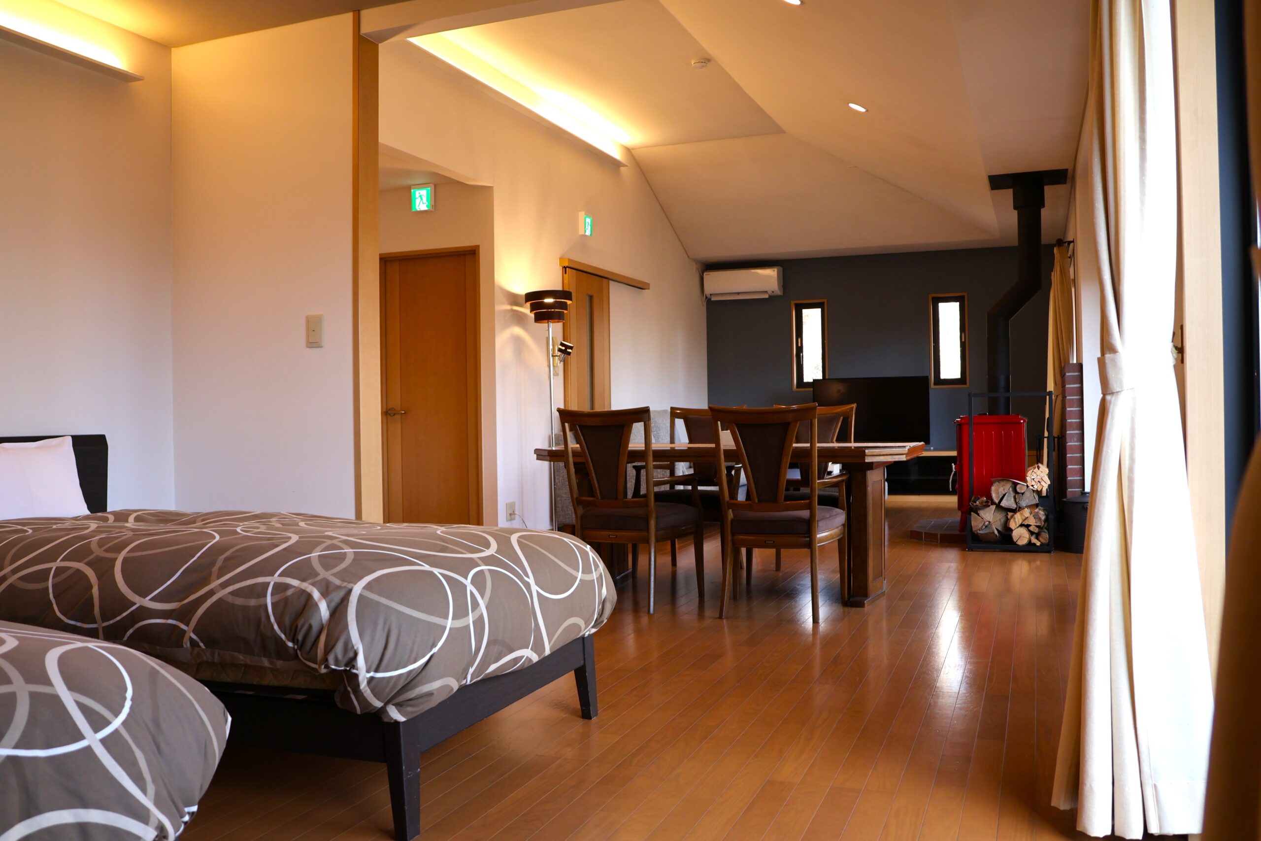 愛犬と森に包まれる、平屋のプライベート空間 - 3