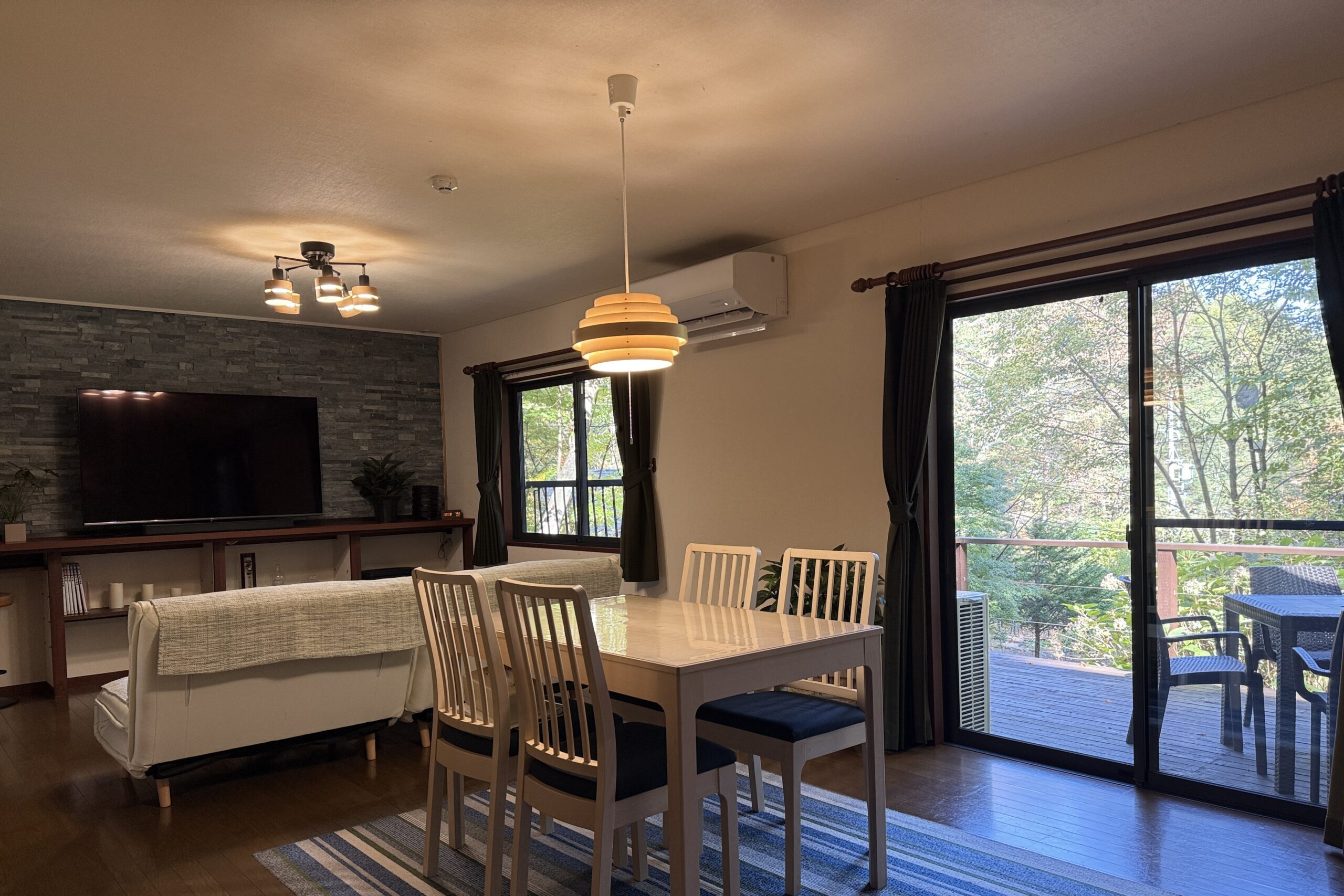 メインゲートから離れた静かな森に佇む - 2